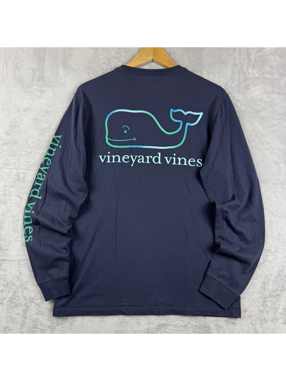 Vineyard Vines Men’s S Navy Gradient Whale Logo Graphic Long Sleeve T-Shirt Prep